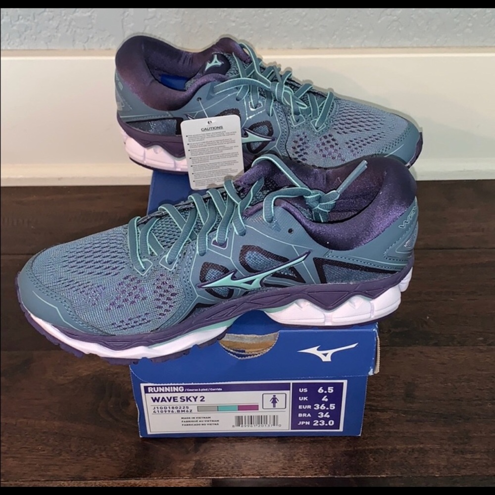 New Mizuno wave sky 2 running shoes! Size 6.5